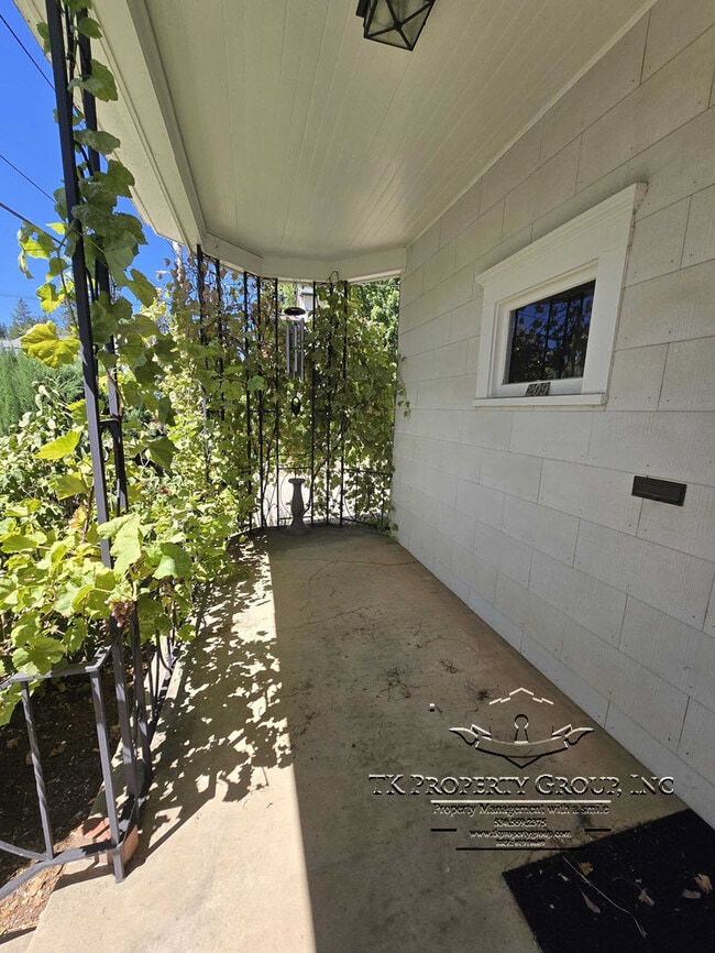 209 N Auburn St