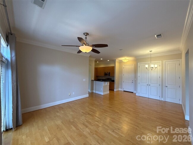 Photo - 2988 Selwyn Ave