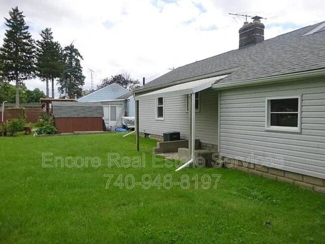 Photo - 448 Moull St