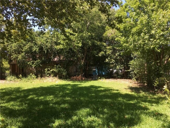 507 Middle Ln