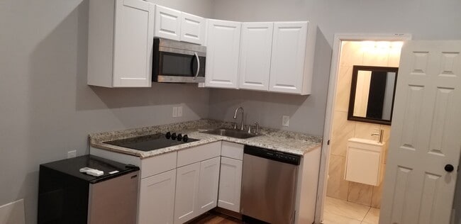 Building Photo - The Adams Apartments Unit 1R