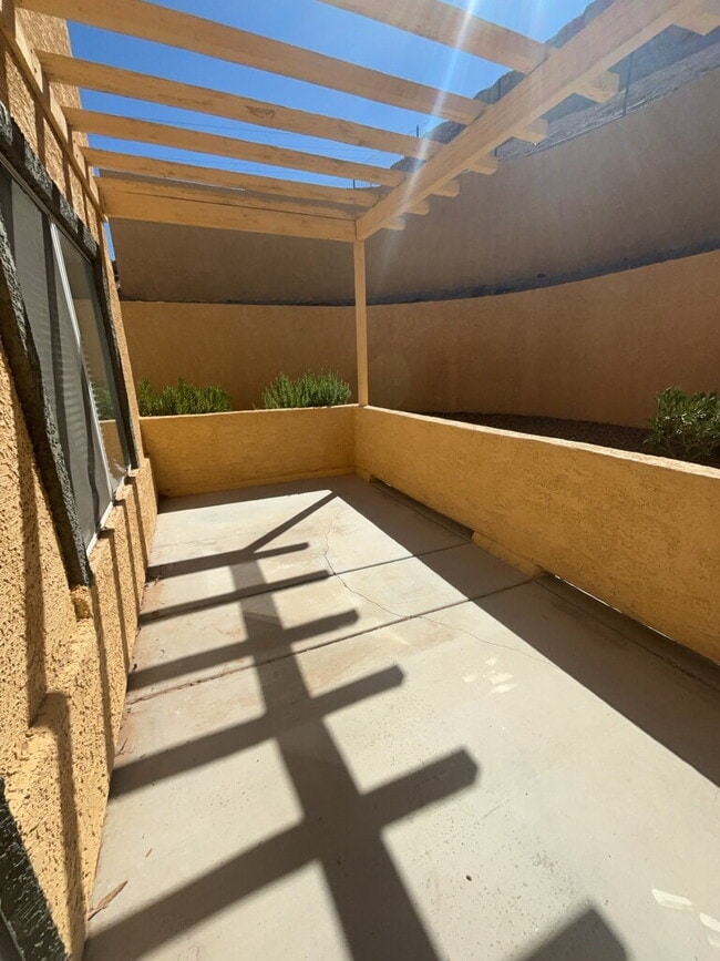 Spacious 3-Bed / 2.5 Bath Oasis: Modern Living in the Heart of Las Vegas!
