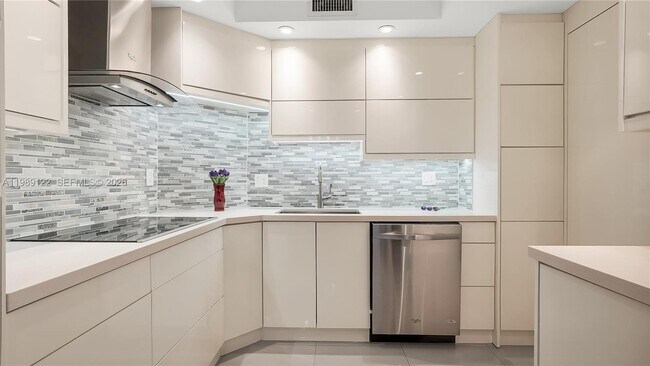 Photo - 300 Bayview Dr Unit 307