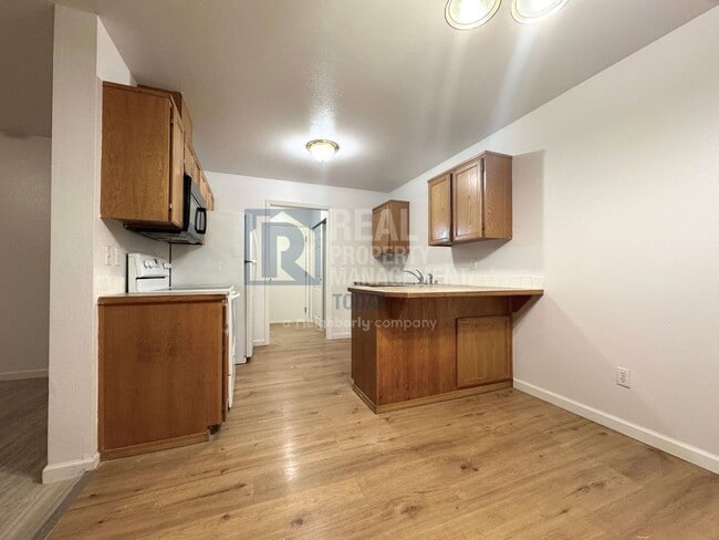 Photo - Akshanx LLC - 425/427 (Cascade Group - Silver) Unit 425