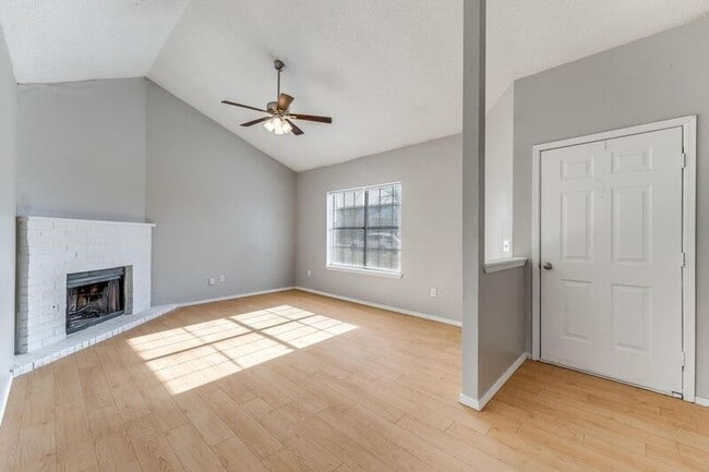 Photo - 2409-2411 Magnolia St