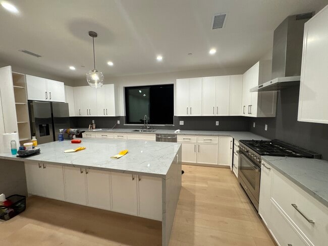 Building Photo - 8902 Sawyer St Unit 8902