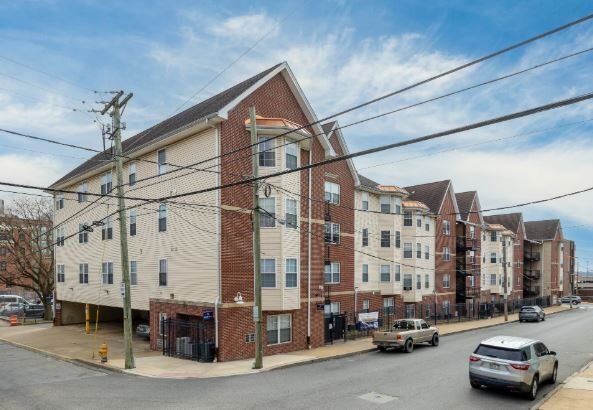Building Photo - 225 W 4th St Unit B12