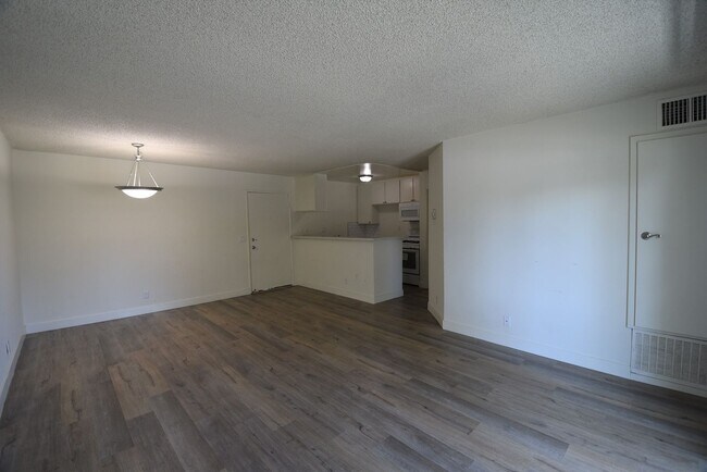 15049 Burbank Blvd Unit 101