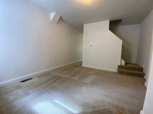 Photo - 2BR Townhouse with Fully Equipped Kitchen & W/D Included! Great Location! Call Now!