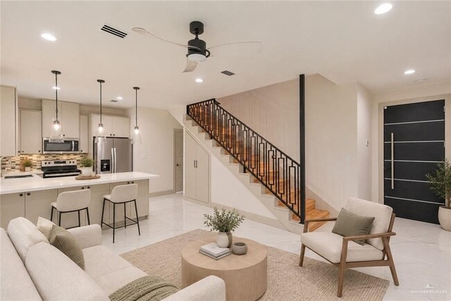 216 Canary Ave