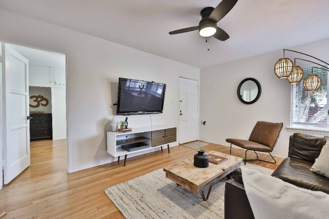 4788 W Mountain View Dr Unidad B