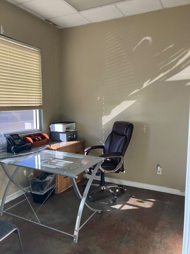 Photo - 808 W Dickinson Blvd