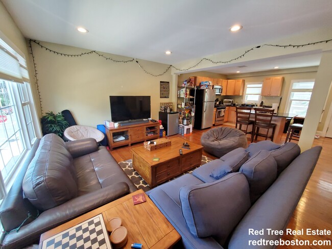Photo - 18 Plainfield St Townhome