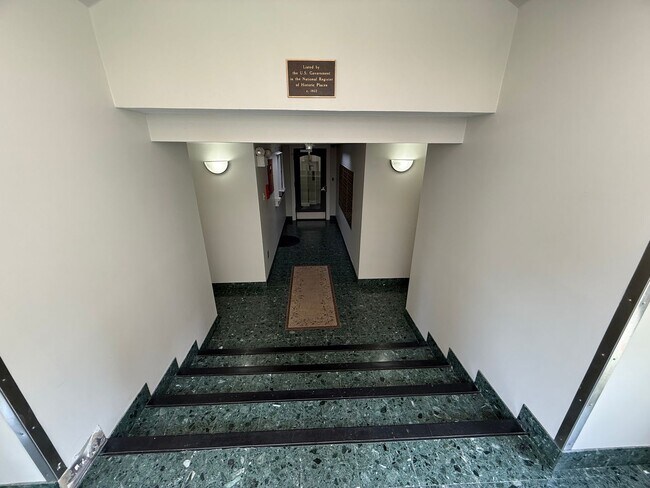 Photo - FULLY FURNISHED - Move in ready 1 bed & 1 ...