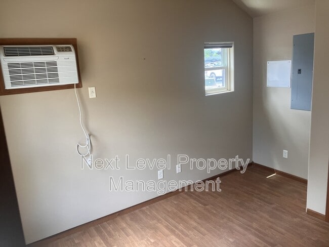 111 E Cottonwood Dr