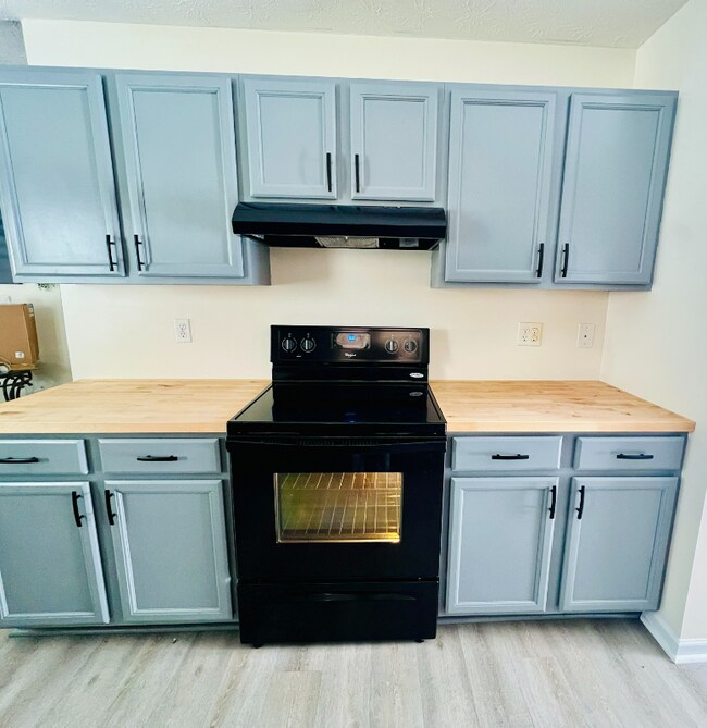 Photo - 215 E Oldham Ave