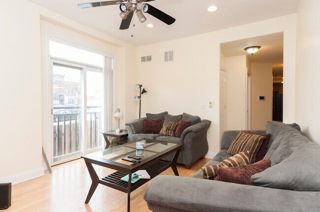 Photo - 2416 N Greenview Ave Unidad 2 Rental