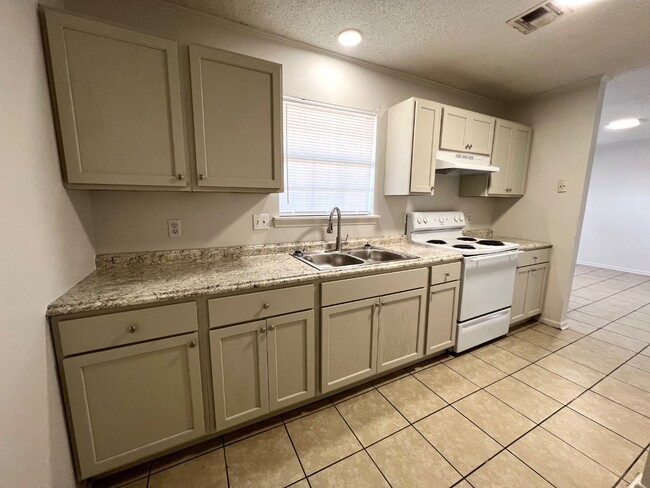 Photo - 103 Sweetbriar St