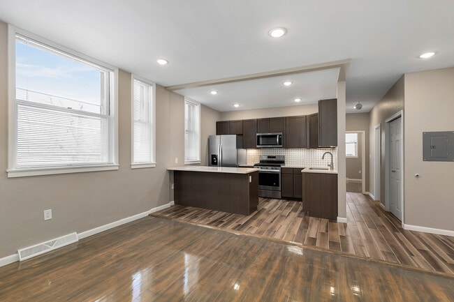 Building Photo - 2118 E Genesee St Unit #202 Rental