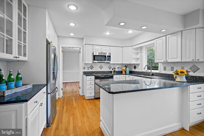 Photo - 8016 Birnam Wood Dr