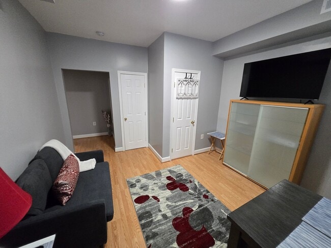 Photo - 411 Hobart Pl NW Unidad 411 Hobart Place