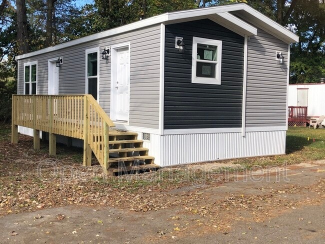 Photo - 301 Mantle Ave