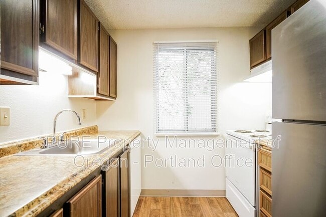 Photo - 14142 NE Sandy Blvd