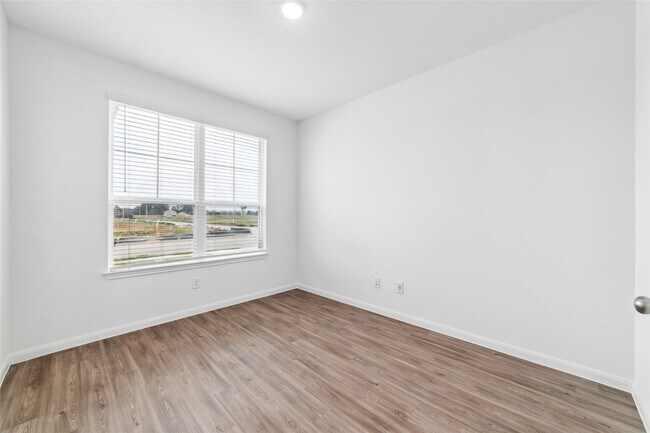 Photo - 17975 Grain Auger Rd