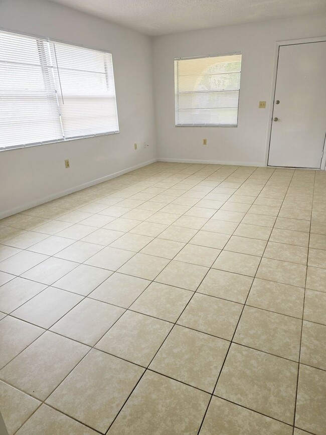 Photo - Amazing 2/1 Near Downtown Inverness!!!