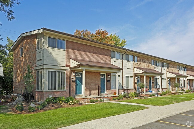 Arlington Townhomes & Apartments