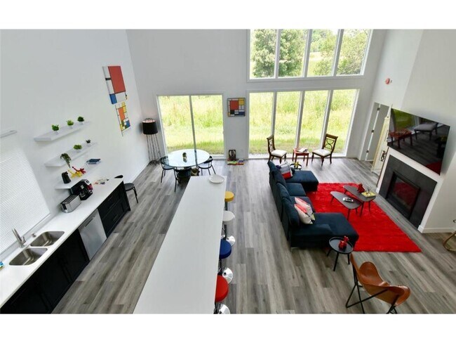 Photo - 1021 Gardner St E