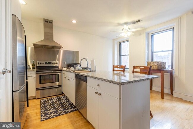 Building Photo - 1920-22 Chestnut St Unit 5S Rental