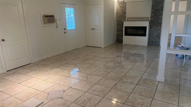 Photo - 10025 Randolph St