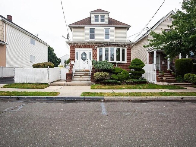 733 Hudson Ave Unidad 1