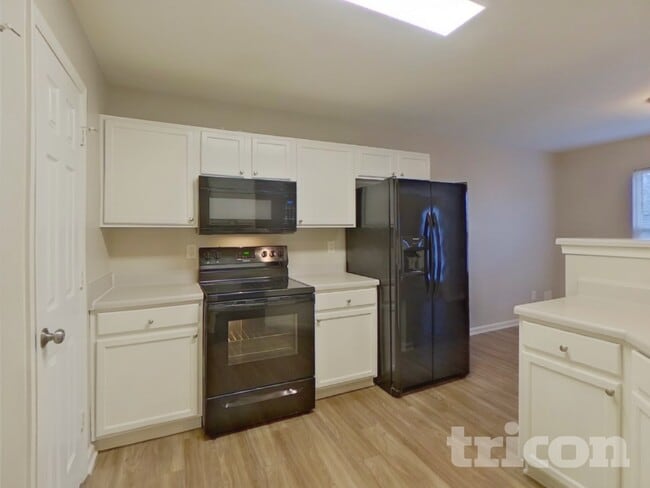 Photo - 920 Grass Hollow Ct