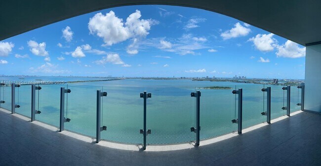 Photo - 700 NE 26th Ter