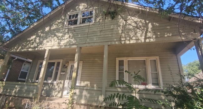 Building Photo - 808 Elm St Rental