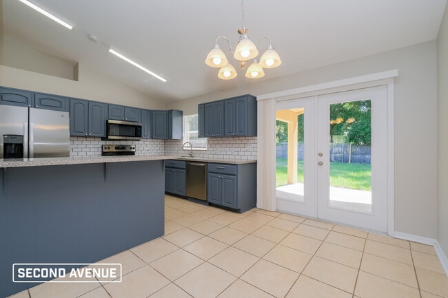 Photo - 1290 Godfrey Ave