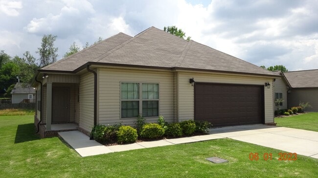Building Photo - Athens City Schools. Lawncare Provided. Rental