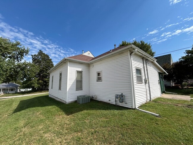 Photo - 2008 N St