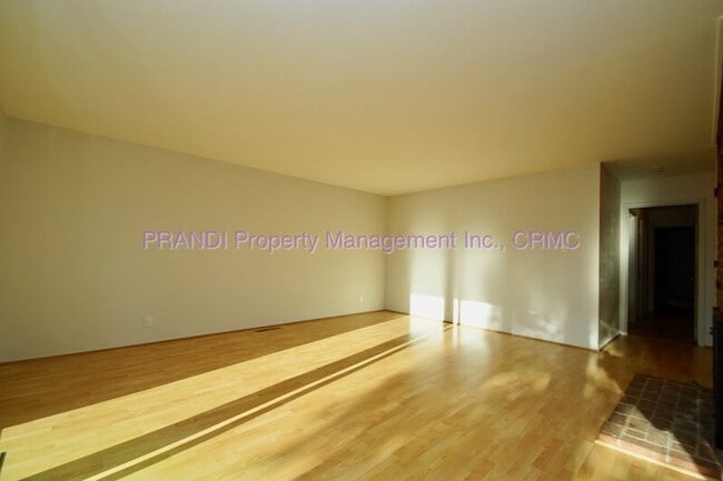 Photo - 525 Las Colindas Rd