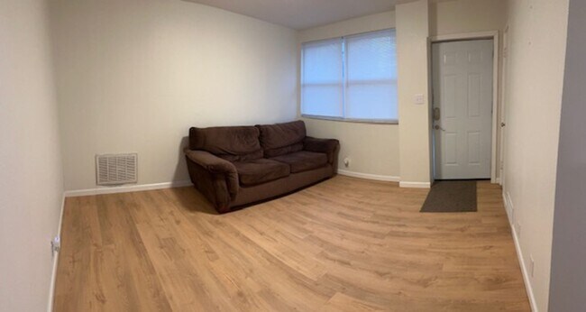 Photo - 10021 St Clair Ave Unidad 10021 St Clair Ave - A