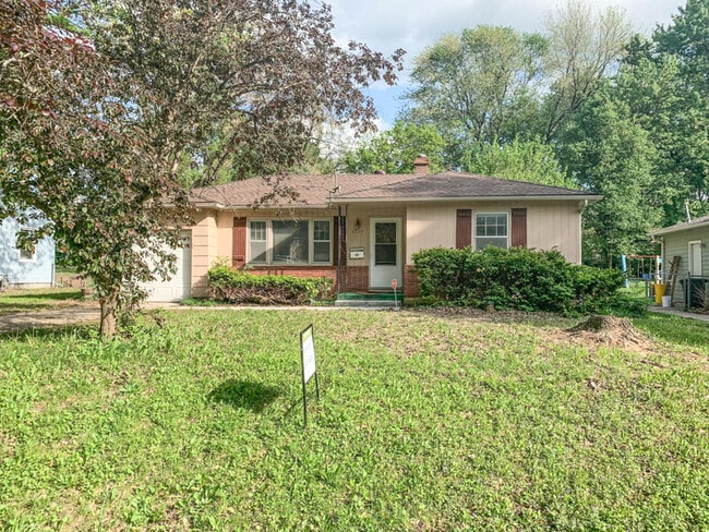 Building Photo - 8907 E 73rd St