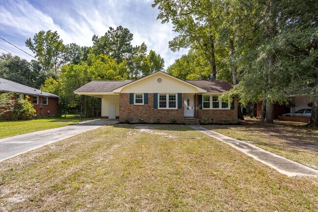 Building Photo - Welcome to this beautiful newly renovated 3-bedroom brick ranch!