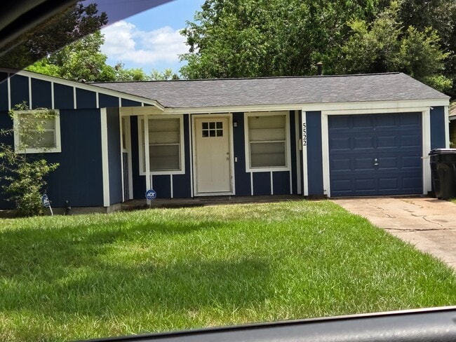 Building Photo - 5522 Thrush Dr