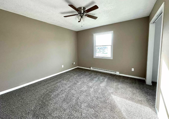 214 Kingswood Dr House - House Rental in Kendallville, IN | ForRent.com