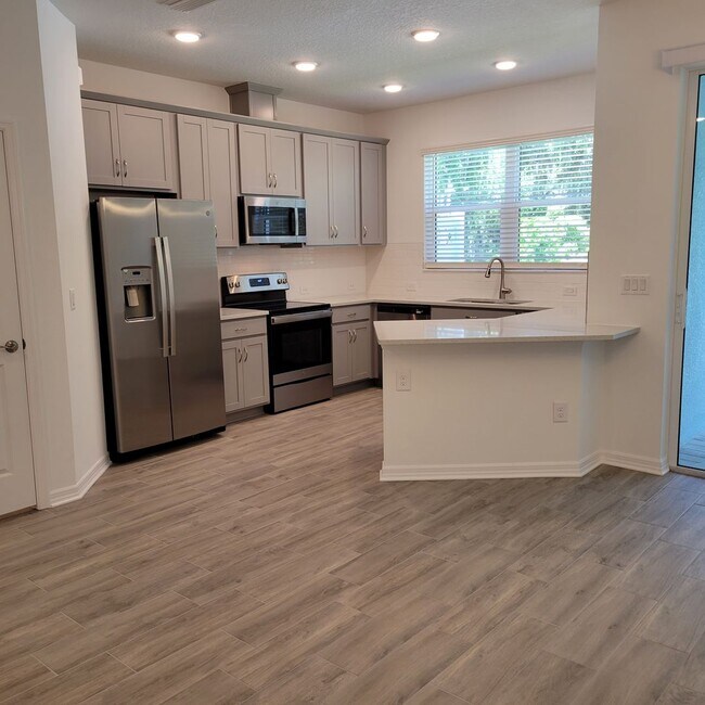 Photo - Annual UNfurnished almost BRAND NEW townho...