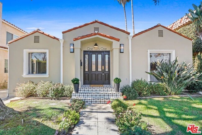 Building Photo - 141 S La Peer Dr Rental