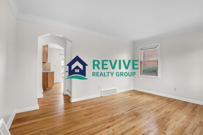 Photo - 9725 Fox Ave