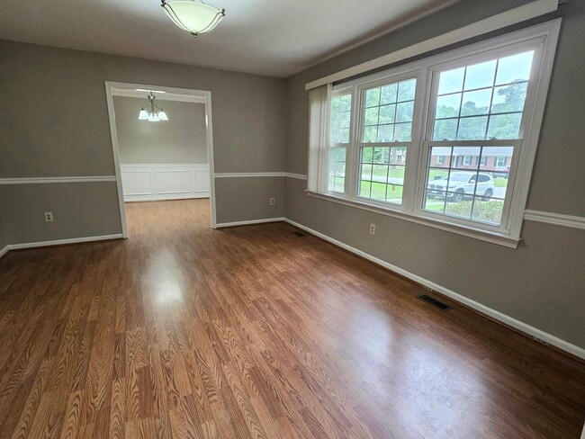 Photo - Cute Ranch in Yorktown Ready For New Tenants!